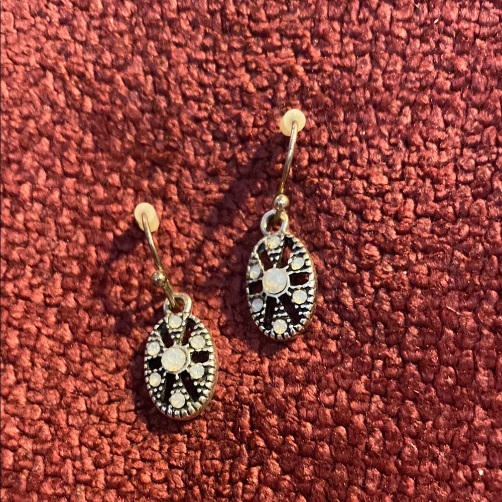 Source Unknown Black and Silver Dangle Earrings